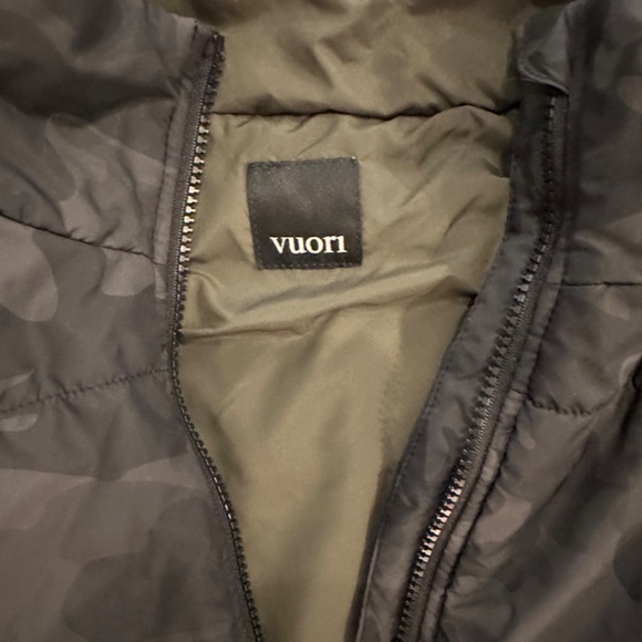 Vuori Truckee Insulated Modern Fit Lightweight Full Zip Vest Camo Size S - Picture 4 of 4